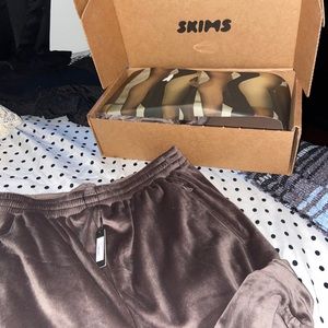 Skims velour jogger amethyst